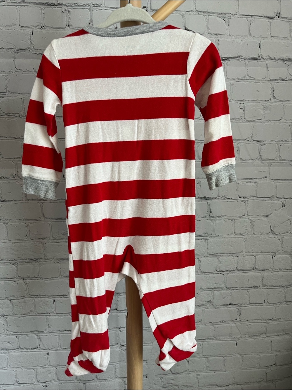 ⭐️⭐️PICK 5 / $20 Carter's Red & White Striped Footed One-Piece - Picture 5 of 6
